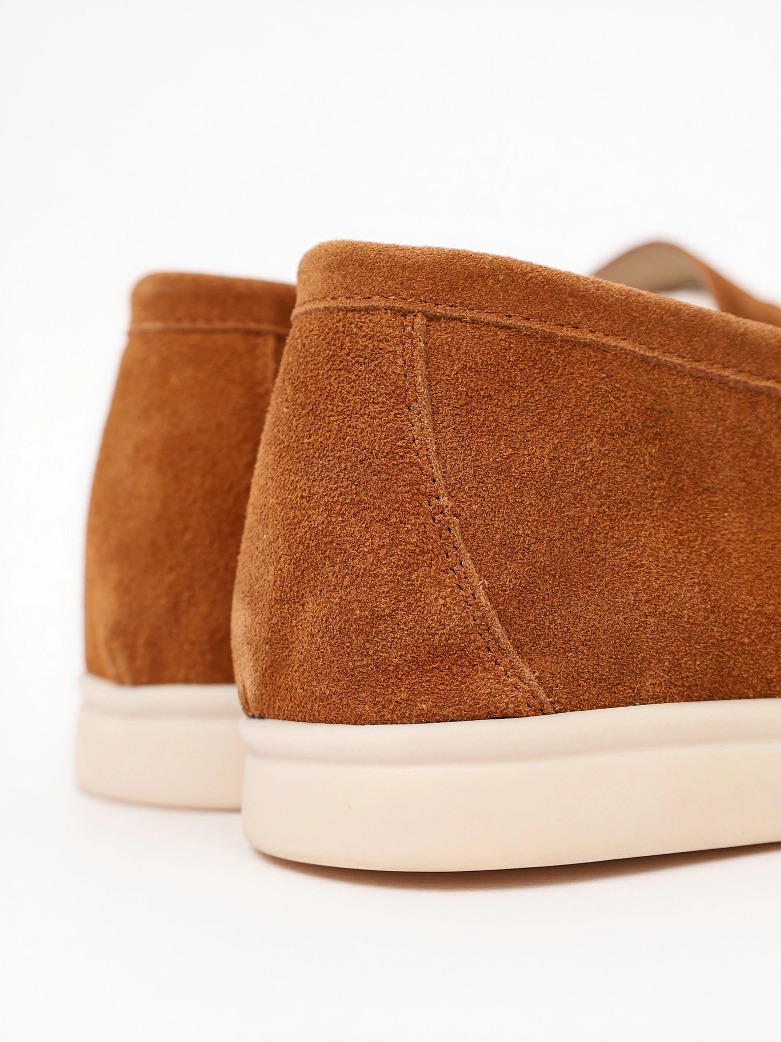 Туфли-лоферы  светло-коричневого цвета на низкой подошве